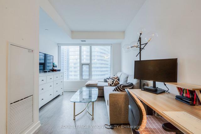 2312 - 10 York St, Condo with 1 bedrooms, 1 bathrooms and 0 parking in Toronto ON | Image 7