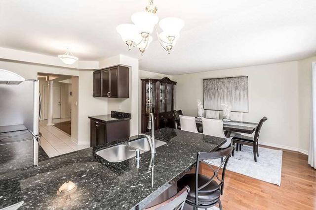 7120 Magistrate Terr, House semidetached with 3 bedrooms, 3 bathrooms and 5 parking in Mississauga ON | Image 6