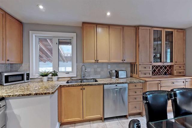 upper - 275 Homewood Ave, House detached with 3 bedrooms, 1 bathrooms and 3 parking in Toronto ON | Image 13