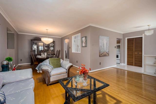 23 Friary Crt, House semidetached with 3 bedrooms, 2 bathrooms and 5 parking in Toronto ON | Image 37