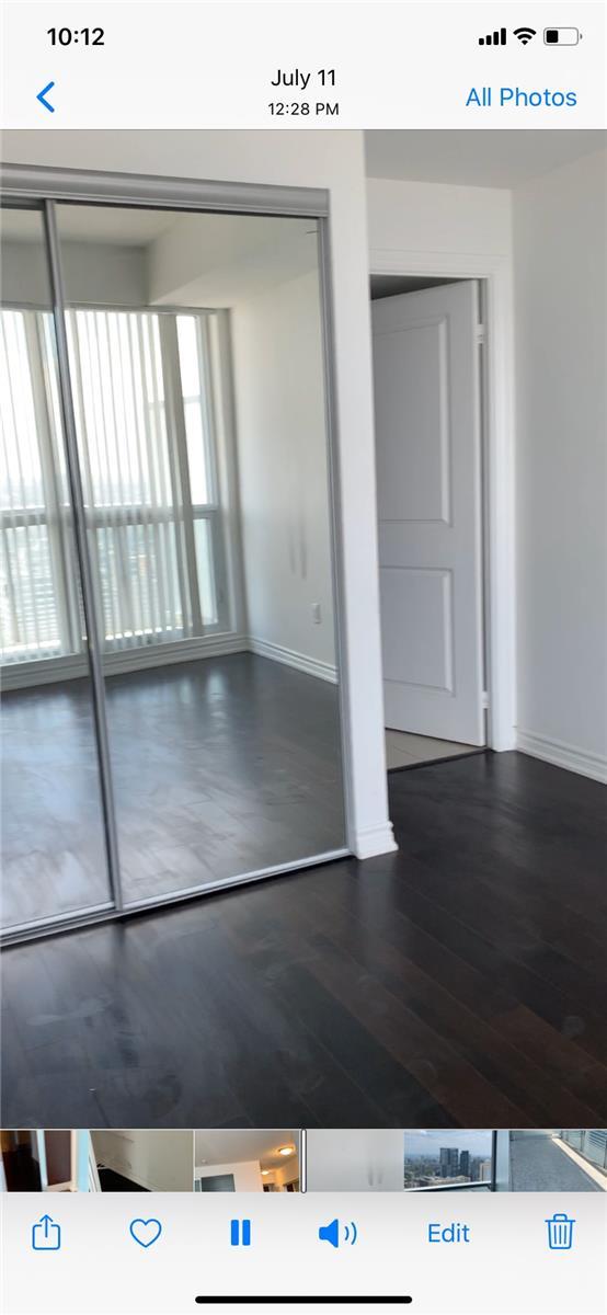 4104 - 386 Yonge St, Condo with 2 bedrooms, 2 bathrooms and 0 parking in Toronto ON | Image 2