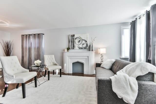 2738 St. Clair Ave E, House detached with 2 bedrooms, 2 bathrooms and 1 parking in Toronto ON | Image 5