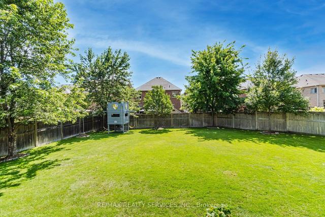 19 Island Grve, House detached with 4 bedrooms, 4 bathrooms and 6 parking in Brampton ON | Image 25