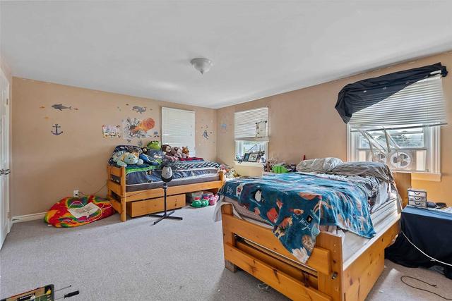 369 Carlton St, House detached with 3 bedrooms, 2 bathrooms and 3 parking in St. Catharines ON | Image 3
