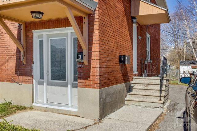 1187 Dorchester Avenue, Condo with 3 bedrooms, 1 bathrooms and 1 parking in Ottawa ON | Image 2