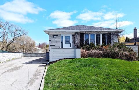 121 Bolton Ave, House detached with 3 bedrooms, 2 bathrooms and 8 parking in Newmarket ON | Card Image