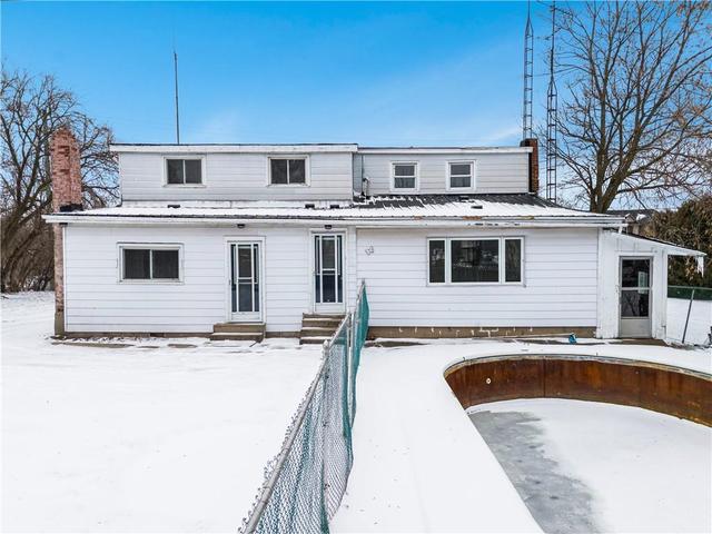 322 Old Guelph Road, House detached with 4 bedrooms, 2 bathrooms and 6 parking in Hamilton ON | Image 6
