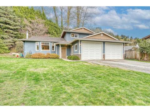 2488 Cameron Crescent, House detached with 4 bedrooms, 3 bathrooms and 6 parking in Abbotsford BC | Card Image