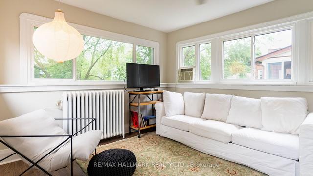 upper - 218 Rusholme Rd, House detached with 3 bedrooms, 2 bathrooms and 2 parking in Toronto ON | Image 7