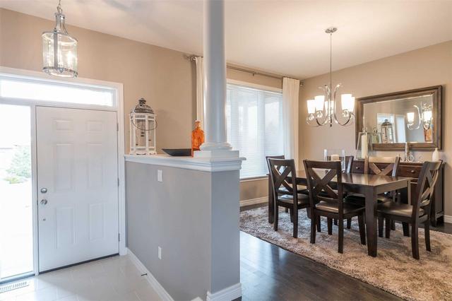 30 Huntingwood Cres, House detached with 1 bedrooms, 3 bathrooms and 6 parking in Kawartha Lakes ON | Image 2