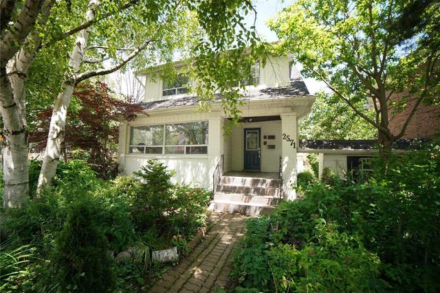 Upper - 2571 Lake Shore Blvd W, House detached with 3 bedrooms, 1 bathrooms and 2 parking in Toronto ON | Image 1