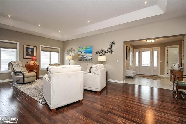 11 Marvin Gardens Boulevard, House detached with 2 bedrooms, 2 bathrooms and 4 parking in Wasaga Beach ON | Image 32