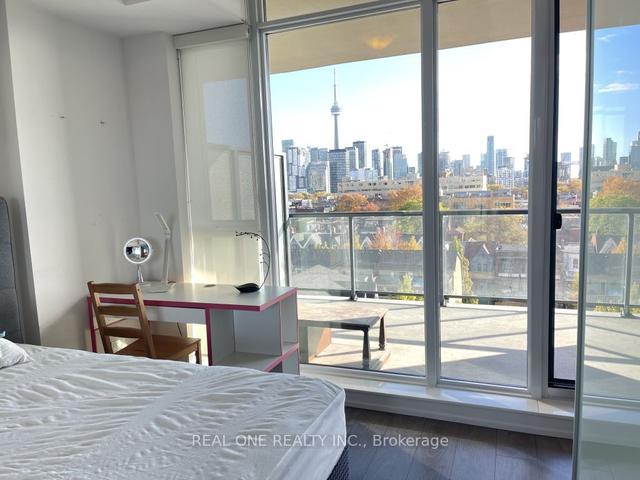 710 - 297 College St, Condo with 2 bedrooms, 2 bathrooms and 0 parking in Toronto ON | Image 3