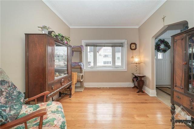 355 Madison Avenue, House detached with 3 bedrooms, 3 bathrooms and 3 parking in Ottawa ON | Image 3