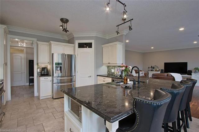 10156 Merrywood Drive, House detached with 4 bedrooms, 3 bathrooms and 11 parking in Lambton Shores ON | Image 6