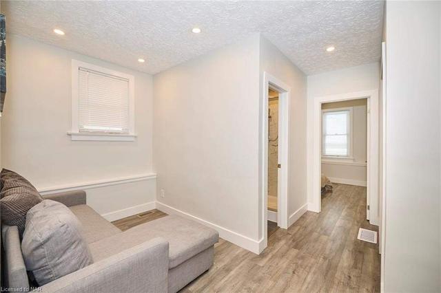 5229 Lorne St, House detached with 5 bedrooms, 3 bathrooms and 8 parking in Niagara Falls ON | Image 3