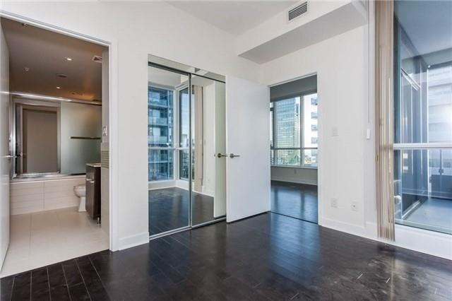 4309 - 295 Adelaide St W, Condo with 2 bedrooms, 2 bathrooms and 0 parking in Toronto ON | Image 9