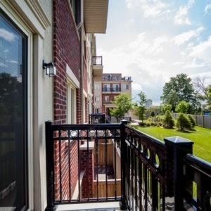 236 - 15 Coneflower Cres, Townhouse with 2 bedrooms, 1 bathrooms and 1 parking in Toronto ON | Image 4