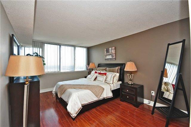 1506 - 350 Webb Dr, Condo with 2 bedrooms, 2 bathrooms and 2 parking in Mississauga ON | Image 13