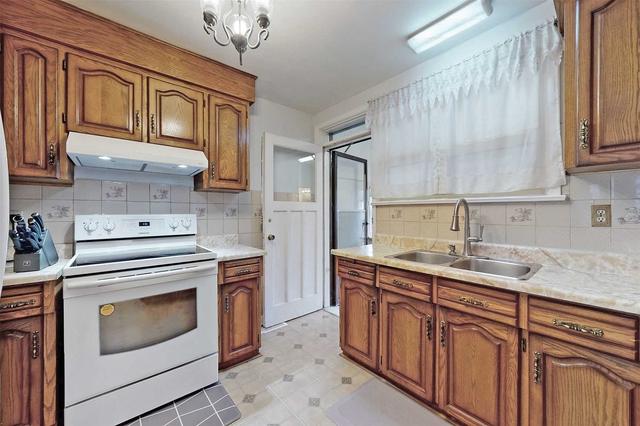 286 Elmhurst Dr, House semidetached with 3 bedrooms, 3 bathrooms and 5 parking in Toronto ON | Image 5