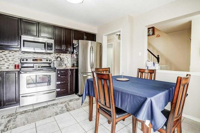 113 Chipmunk Cres, House attached with 3 bedrooms, 3 bathrooms and 2 parking in Brampton ON | Image 3