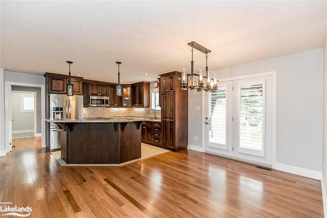 22 Grew Crescent, House detached with 2 bedrooms, 2 bathrooms and 3 parking in Penetanguishene ON | Image 3