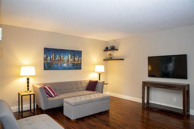 1813 - 633 Bay St S, Condo with 1 bedrooms, 2 bathrooms and 1 parking in Toronto ON | Image 12