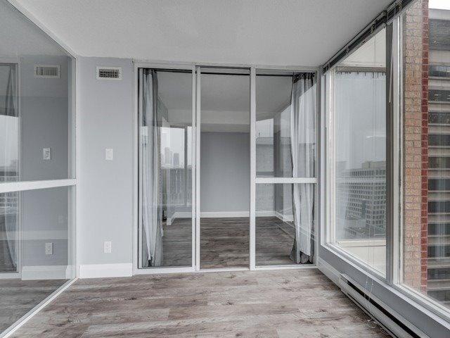 2306 - 55 Centre Ave, Condo with 2 bedrooms, 2 bathrooms and 1 parking in Toronto ON | Image 7