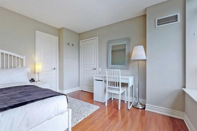 606 - 140 Bathurst St, Condo with 2 bedrooms, 1 bathrooms and 1 parking in Toronto ON | Image 9