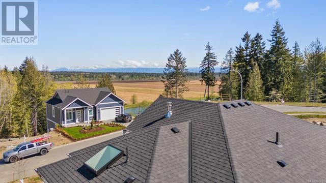 3289 Klanawa Cres, House detached with 4 bedrooms, 3 bathrooms and 4 parking in Courtenay BC | Image 3