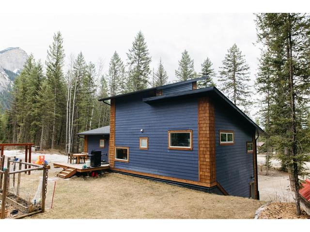 2340 Hedges Road, House detached with 3 bedrooms, 3 bathrooms and null parking in Columbia Shuswap A BC | Image 38