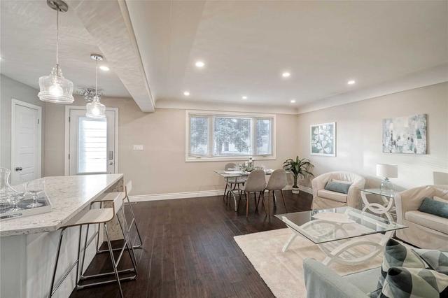 207 East 43rd St, House detached with 3 bedrooms, 2 bathrooms and 4 parking in Hamilton ON | Image 2