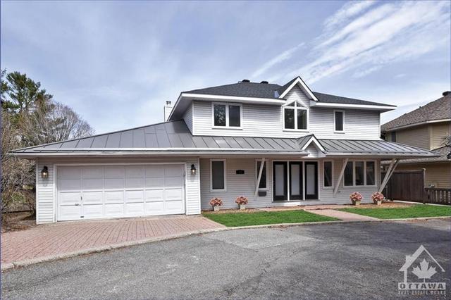 73 Villa Crescent, House detached with 4 bedrooms, 4 bathrooms and 4 parking in Ottawa ON | Image 1