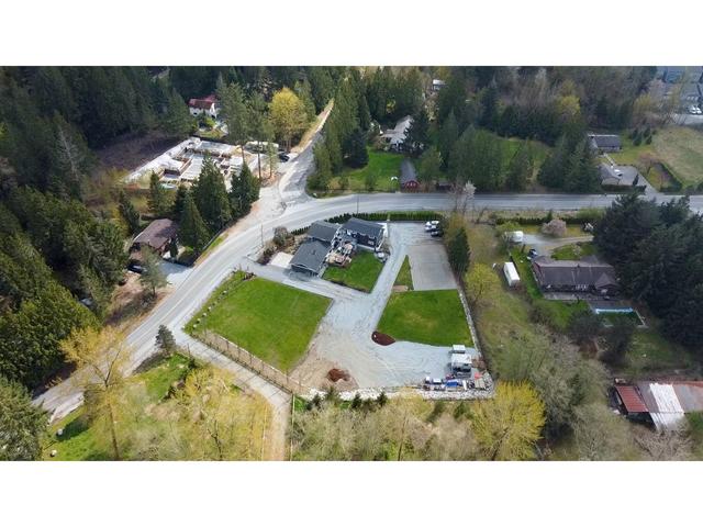 24197 Fern Crescent, House detached with 5 bedrooms, 4 bathrooms and null parking in Maple Ridge BC | Card Image