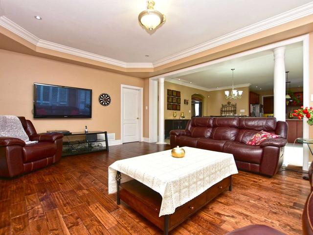 68 Bloomsbury Ave, House detached with 5 bedrooms, 6 bathrooms and 6 parking in Brampton ON | Image 11
