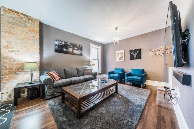 Upper - 37 Garden Ave, House detached with 2 bedrooms, 2 bathrooms and 2 parking in Toronto ON | Image 4