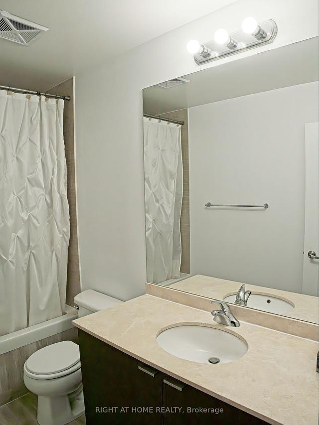 1606 - 35 Hayden St, Condo with 2 bedrooms, 2 bathrooms and 1 parking in Toronto ON | Image 11