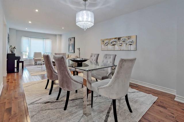 92 Trafalgar Sq, House detached with 4 bedrooms, 4 bathrooms and 4 parking in Vaughan ON | Image 2