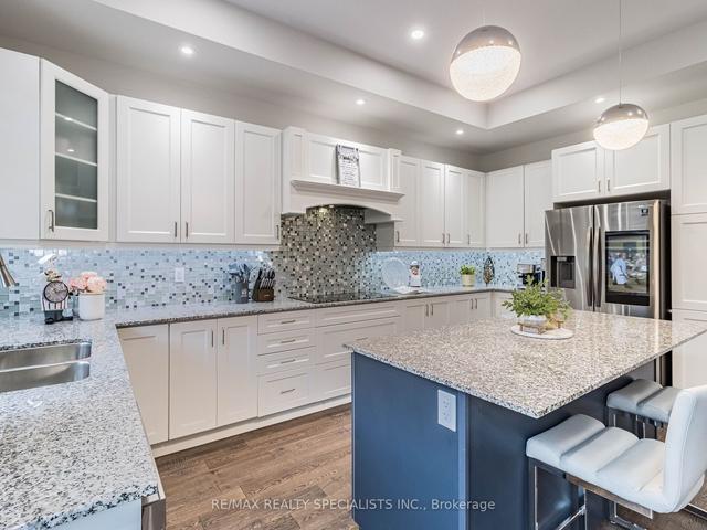 3288 Vernon Powell Dr, House detached with 4 bedrooms, 5 bathrooms and 4 parking in Oakville ON | Image 7