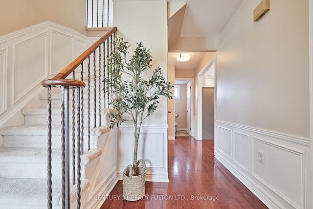 1775 Meadowview Ave, House detached with 4 bedrooms, 3 bathrooms and 4 parking in Pickering ON | Image 2