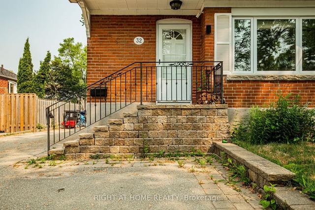 32 Florens Ave, House detached with 2 bedrooms, 2 bathrooms and 4 parking in Toronto ON | Image 29