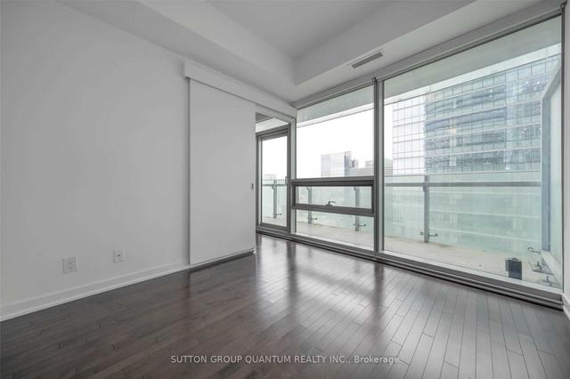 3809 - 12 York St, Condo with 1 bedrooms, 1 bathrooms and 1 parking in Toronto ON | Image 2