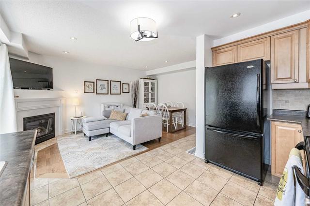 10 Fox Run Tr, House attached with 3 bedrooms, 2 bathrooms and 2 parking in Hamilton ON | Image 6