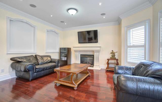 25 Lockheed Blvd, House detached with 4 bedrooms, 5 bathrooms and 6 parking in Toronto ON | Image 39
