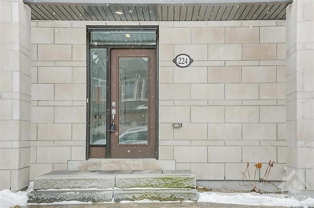 224 Hawkmere Way, Townhouse with 2 bedrooms, 3 bathrooms and 2 parking in Ottawa ON | Image 2