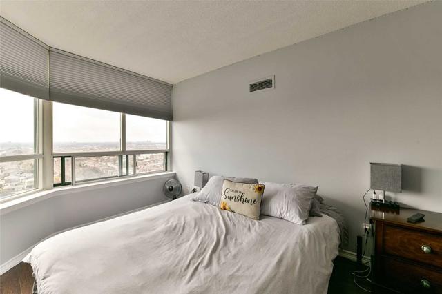 2209 - 135 Hillcrest Ave E, Condo with 2 bedrooms, 1 bathrooms and 1 parking in Mississauga ON | Image 6