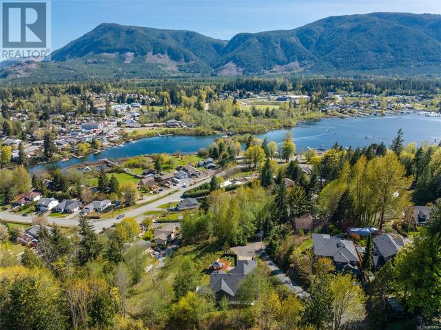 181 River Rd, House detached with 4 bedrooms, 3 bathrooms and 6 parking in Lake Cowichan BC | Image 5