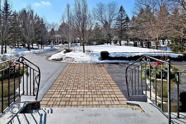 41 Honey Locust Crt, House detached with 5 bedrooms, 8 bathrooms and 24 parking in Vaughan ON | Image 2