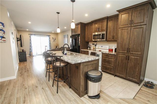 202 Bellwood Drive, Home with 3 bedrooms, 2 bathrooms and 2 parking in Cornwall ON | Image 3