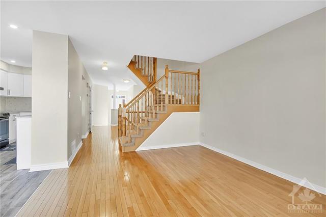 9 Plumas Gate, Townhouse with 4 bedrooms, 3 bathrooms and 2 parking in Ottawa ON | Image 11